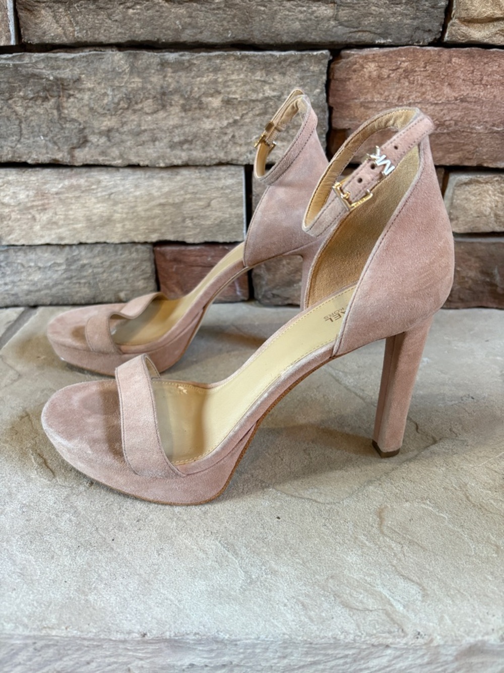 Michael Michael Kors sz 9 tan suede heels